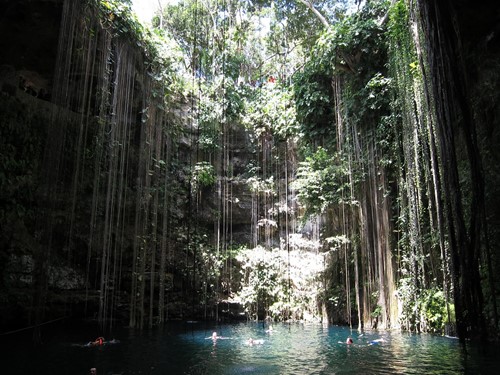 Cenote en Cancún Quintana Roo