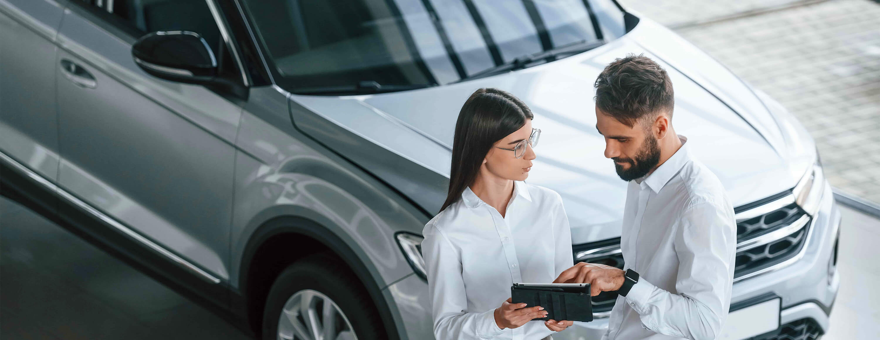 Team reviewing the exclusions of the Mexican auto insurance